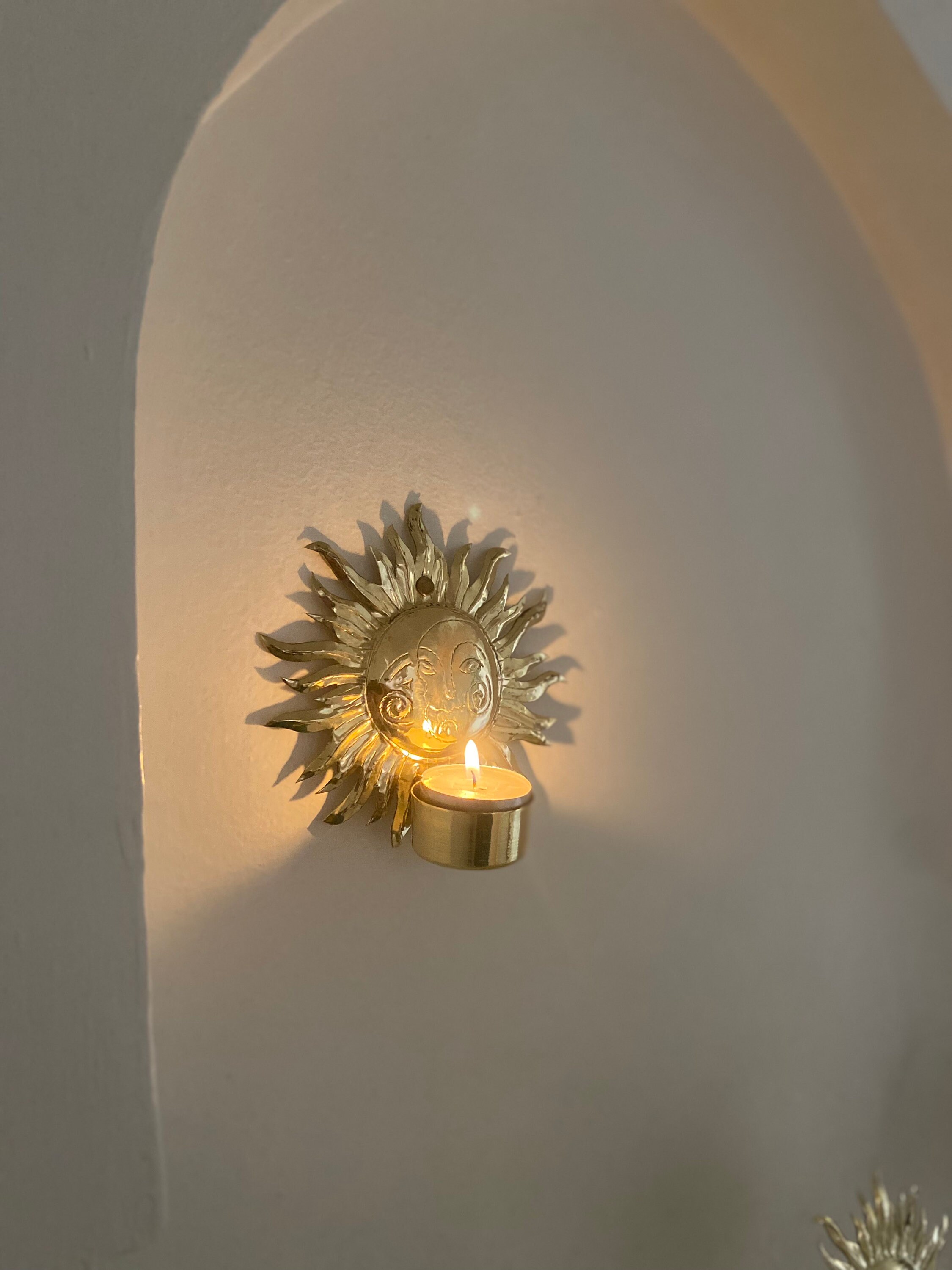 Tealight wall sconce