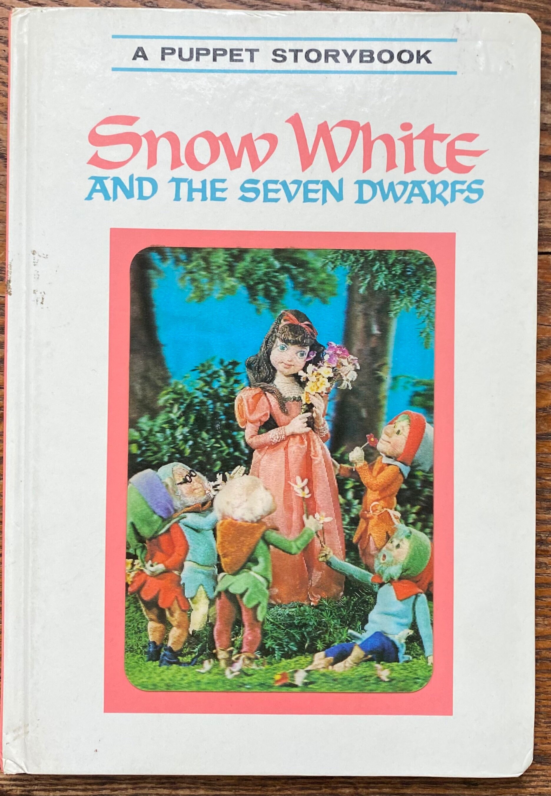 snow-white-and-the-seven-dwarfs-story-book
