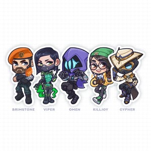 Puede incluir: Cinco pegatinas de personajes de dibujos animados coloridos con personajes del videojuego Valorant. Los personajes son Brimstone, Viper, Omen, Killjoy y Cypher. Cada pegatina tiene el nombre del personaje impreso debajo.