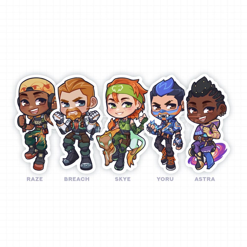 Puede incluir: Cinco pegatinas de personajes de dibujos animados con agentes de Valorant: Raze, Breach, Skye, Yoru y Astra. Cada pegatina presenta un agente diferente en estilo chibi con sus habilidades y armas caracter&iacute;sticas.