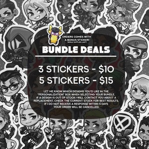Puede incluir: Una ilustraci&oacute;n digital de un conjunto de pegatinas con varios personajes. Las pegatinas est&aacute;n disponibles en paquetes de 3 por 10 &euro; o 5 por 15 &euro;. El texto "ORDERS COMES WITH A BONUS STICKER! (WHILE SUPPLIES LAST)" y "BUNDLE DEALS" se muestra en la parte superior de la imagen.