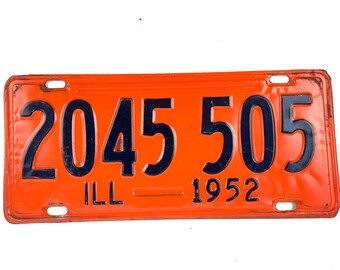 Illinois 1952 Vintage License Plate for Rustic Decor, Collections or Arts and Crafts Projects