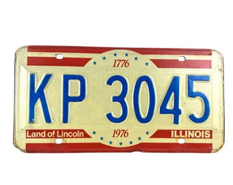 Illinois 1976 Vintage License Plate for Rustic Decor, Collections or Arts and Crafts Projects