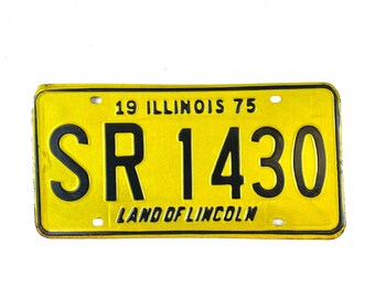 Illinois 1975 Vintage License Plate for Rustic Decor, Collections or Arts and Crafts Projects