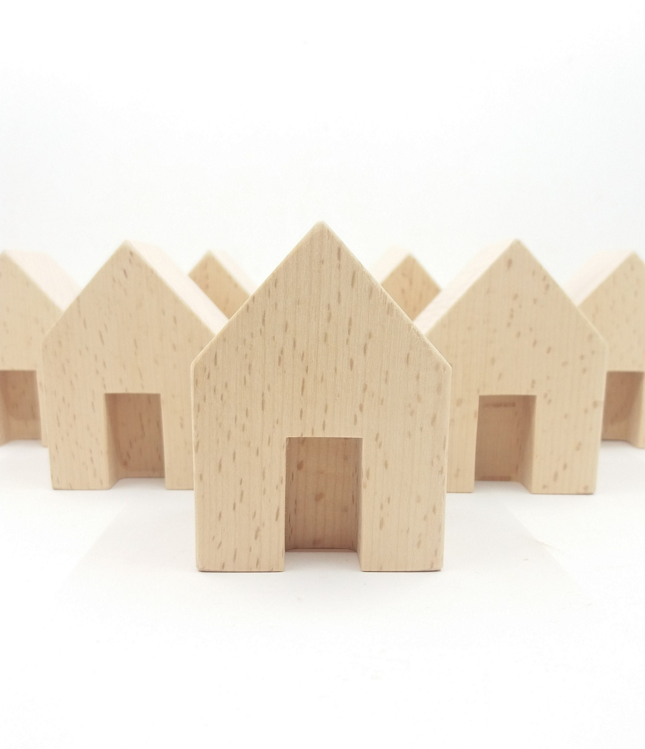 2 casas de bloques de madera sin terminar, forma de casa de madera, casa de bloques de madera, casas decorativas, aldea de madera, casitas, decoración
