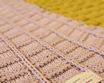 Handstickad babyalpackahalsduk: Lyxig peruansk stickning
