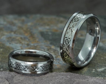 Bague dragon celtique en carbure de tungstène | Bagues assorties incrustées d'argent (anneau de 8 mm)