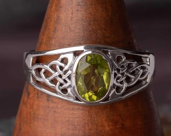 Celtic Peridot ring in Sterling Silver
