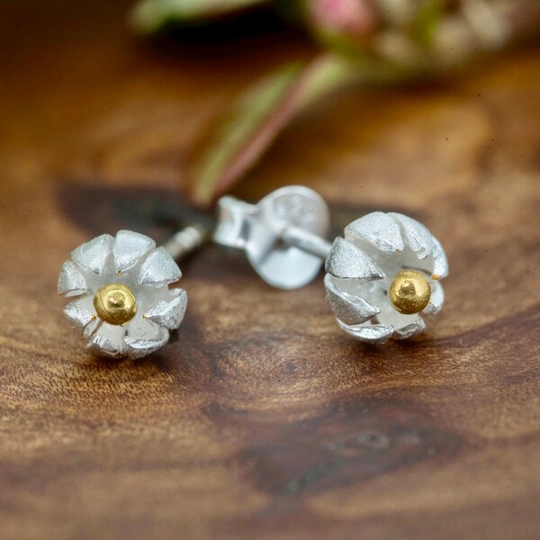 Clous d'oreilles petite fleur en argent sterling avec or 18 carats