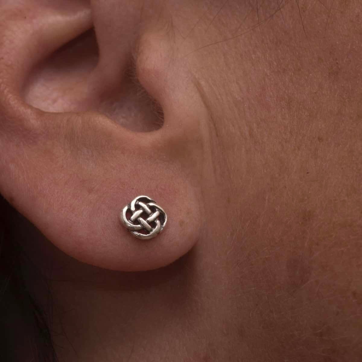Orecchini A Bottone Nodo Celtico In Argento Sterling 925 – Gioielli Ipoallergenici Irlandesi Per Donne E Ragazze
