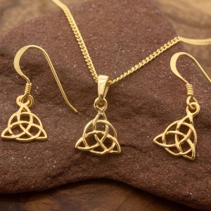 Small Celtic Knot Pendant Necklace in Gold