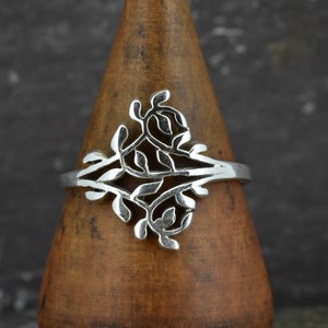 Sterling Silver Vine Leaf Ring 925
