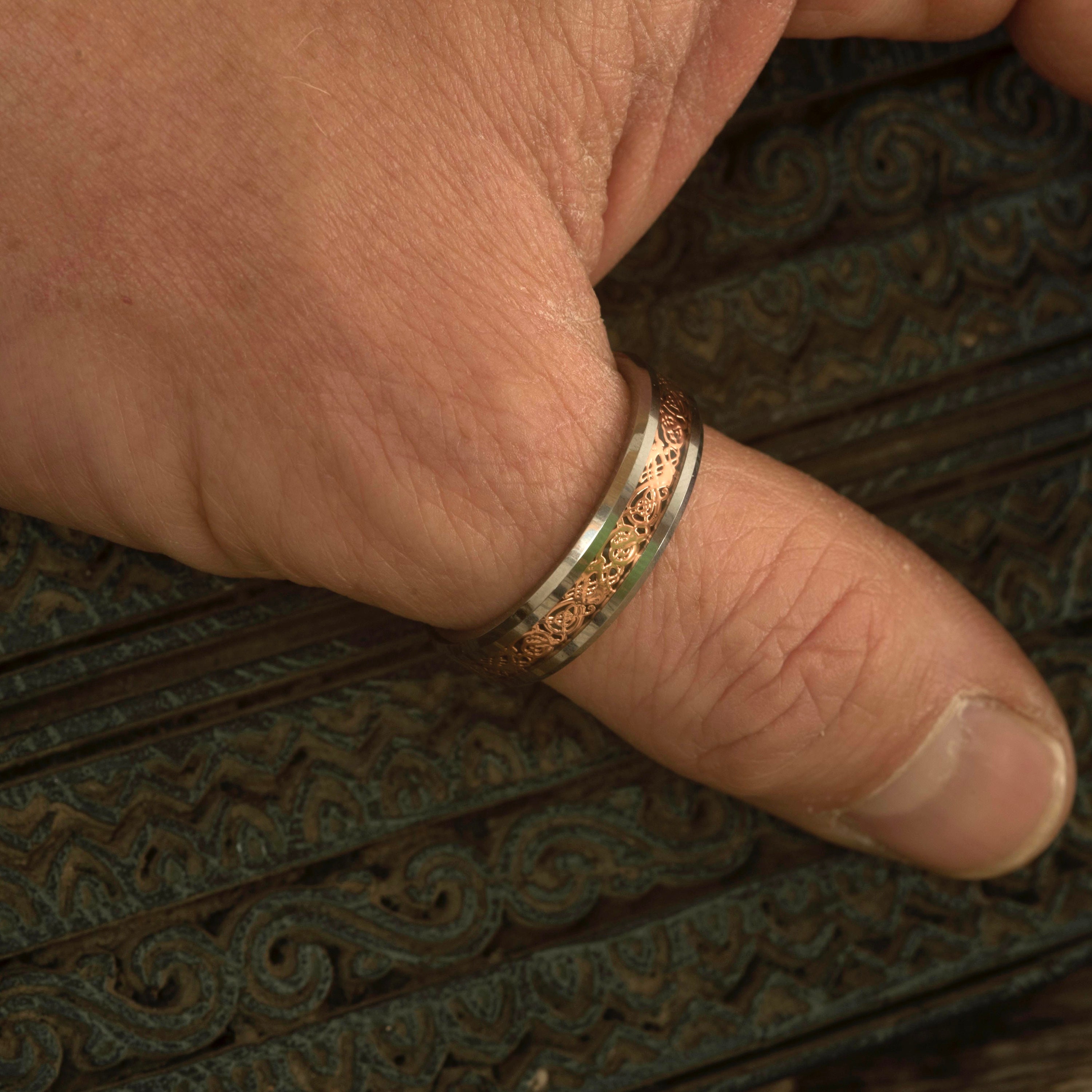 Bague Homme Carbure De Tungstène 8mm Or Rose Noir - Motif Dragon Celtique Incrusté - Alliance Mariage Fiançailles Indestructible Et Élégante