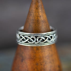 Silver Celtic Knot Ring | 6mm Width | Unisex Design