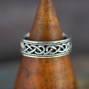 Silver Celtic Knot Ring | 6mm Width | Unisex Design