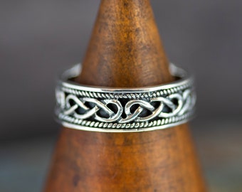 Silver Celtic Knot Ring | 6mm Width | Unisex Design