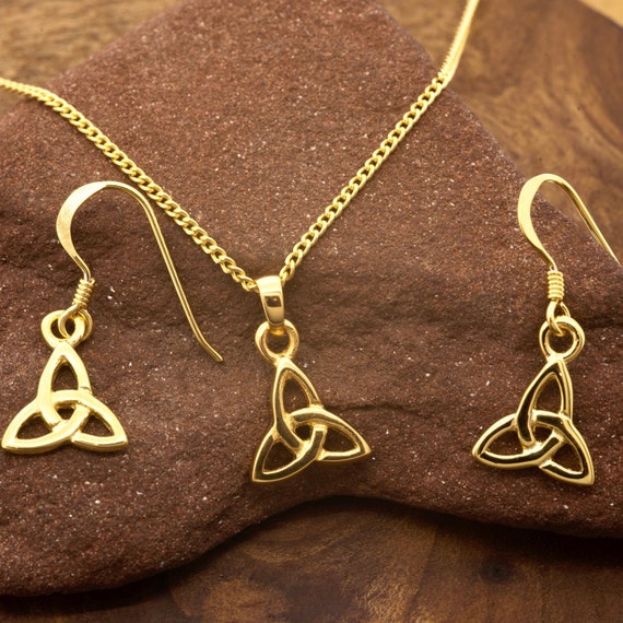 Gold Vermeil Triquetra Pendant small - Etsy