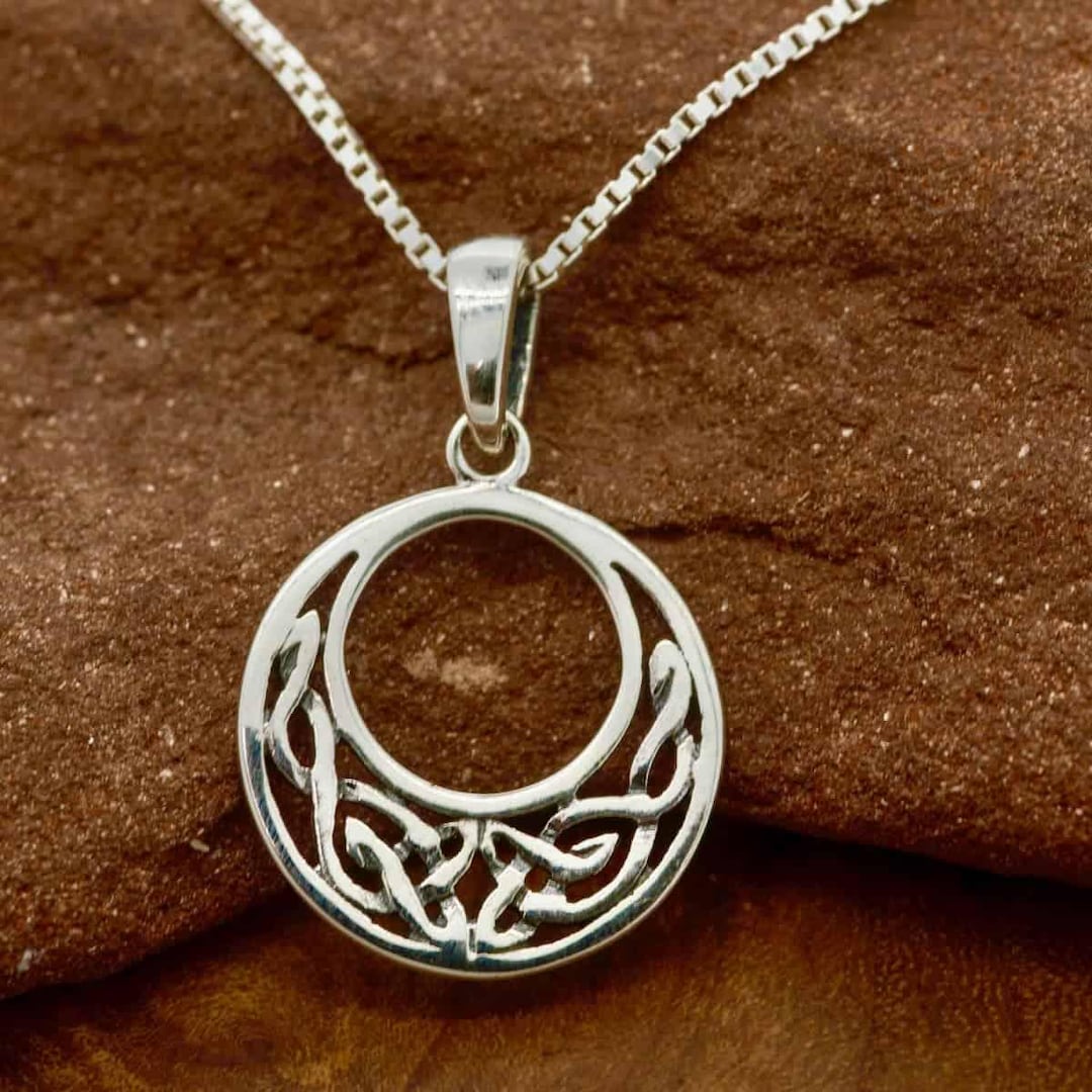 Collier en argent sterling à pendentif cercle et noeud celtique