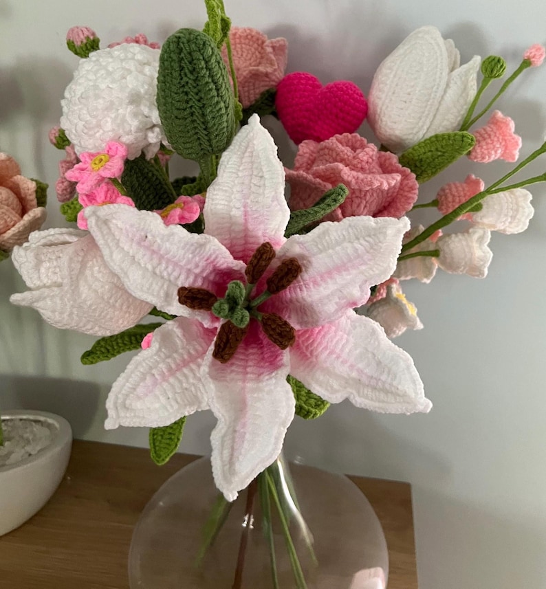 Crochet Lily Flower Pattern: DIY Realistic Flower (PDF Download) - Etsy