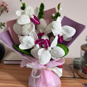Modello all&#39;uncinetto Royal Orchid: fiore di Phalaenopsis realistico (download PDF)