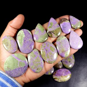 Stichtiet cabochon. Natuurlijke Australische stichtiet edelsteen. Elegant~ paarse stichtiet. Mixvorm groothandel Stichtite sieraden los.