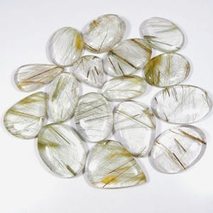 Goudgroene multi-rutielkwarts cabochon. Natuurlijke rutielkwarts edelsteen. Elegante ~ rutielkwarts edelsteen.  Los voor sieraden.