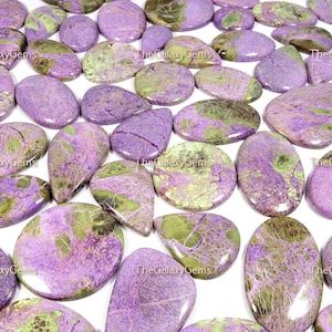 Paarse stichtietcabochon. Prachtige ~ natuurlijke paarse stichtiet. Stichtiet edelsteen. Australische stichtiet groothandel bulkpartij tot 142 stuks