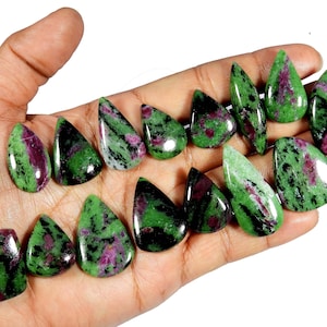 Natürlicher Rubin Zoisit Edelstein. Rubin Zoisit Cabochon. Super ~ Grün Roter Rubin Zoisit. Großhandels-Mix-Form Rubin Zoisite Losse für Schmuck.