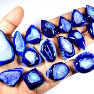 Awesome~ blauwe onyx agaat druzy edelsteen. Natuurlijke onyx druzy-agaat. Druzy cabochon van blauwe agaat. Groothandel mix vorm Onyx Druzy voor hanger.