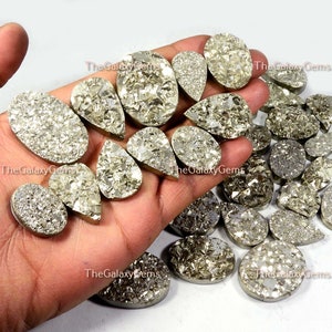 Gouden pyriet-druzy. Natuurlijke pyriet-druzy-edelsteen. Druzy-geode cabochon van pyriet. Crystal pyriet Druzy groothandel bulkpartij los. 1 tot 96 stuks