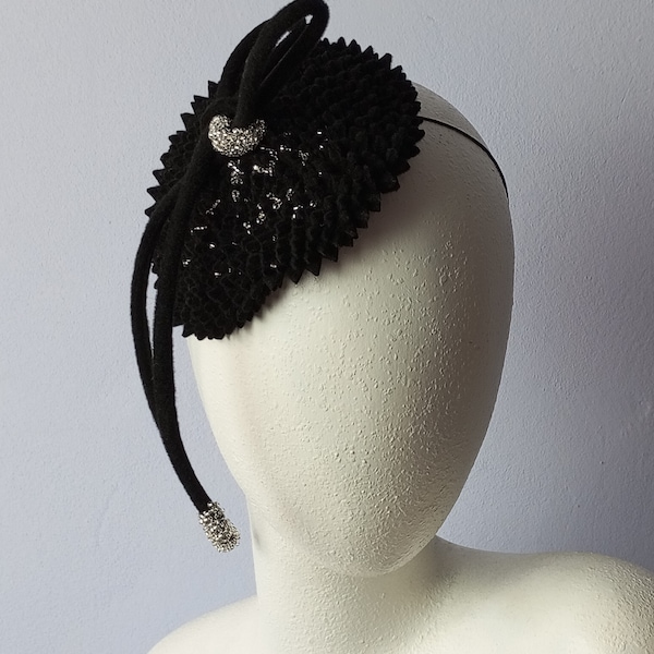 Eleganter Fascinator,schwarz,Filz,silber Perlen.Frecher Minihut