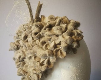 Fascinator in heart shape, gray mini hat, fine felt flowers with pearls and veil. A headdress for every day