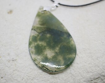 Pendant in AGATE MOUSSE of 5 cm on leather cord of 45cm