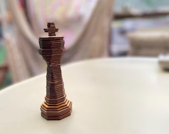Pezzi degli scacchi in formato SVG tagliati al laser. Modello scaricabile digitalmente per decorazioni fai da te uniche per mensole. Utilizzabile con laser cutter, router CNC o seghetto alternativo.