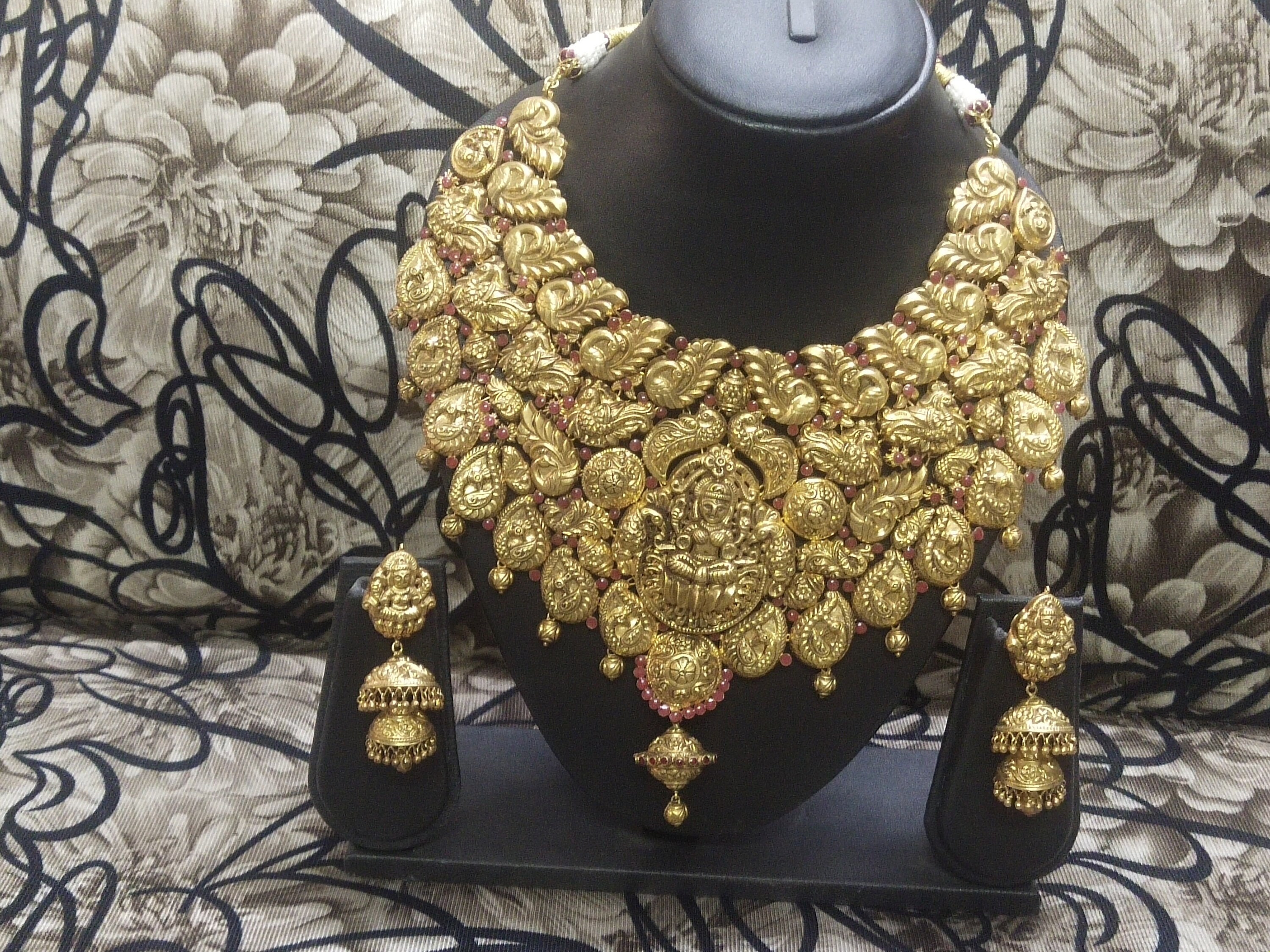 Full set gold best sale jewellery