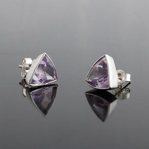 Amethist oorbellen, oorbellen, natuurlijke amethist oorbellen, paarse edelsteen Stud, Sterling zilveren oorbellen, edelsteen oorbellen