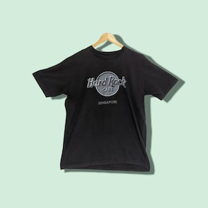 Vintage 2000&#39;S HARD ROCK CAFE Singapore T-Shirt Hrc Tee Small Restaurant Tee Singapore Tee American Vintage T-Shirt Faded Black Size Large