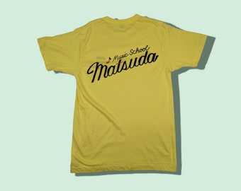 Vintage des années 90 Japon MATSUDA école de musique T-shirt graphique points simples Tee Rock Tour Rock Band T-shirt jaune petite taille