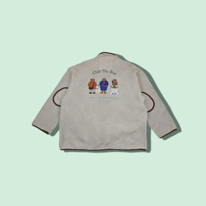 Vintage jaren 90 1996 CLUB The BOX Fleece Jas Vintage Sherpa Jas Vintage Fleece Jas Anime Manga Cartoon Jas Licht Kaki Maat XL