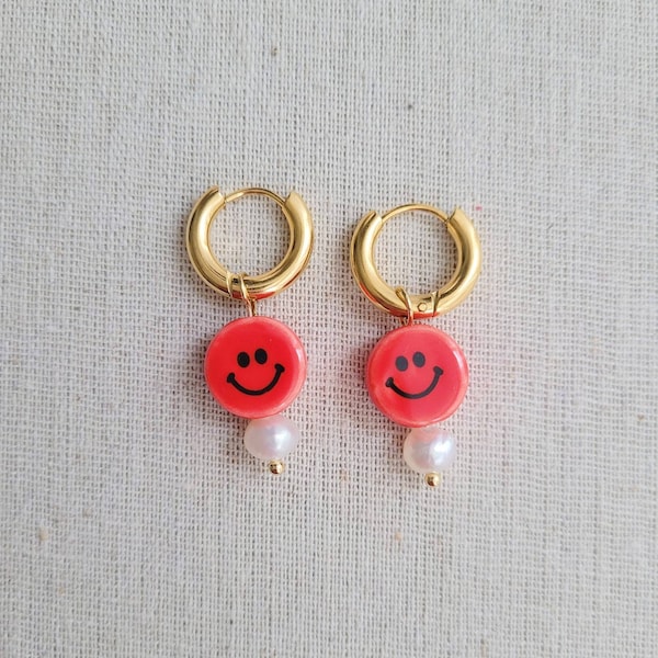 Red mini smiley freshwater pearl golden hoop earrings