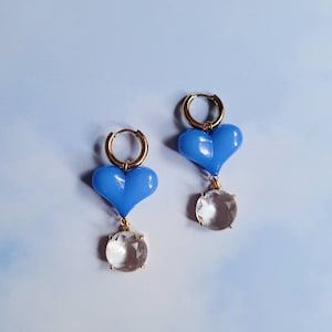 Orecchini Amélie / Ciondolo cuore e vetro / Blu e trasparente / / Cerchi Huggie dorati / Orecchini statement / Regali per lei