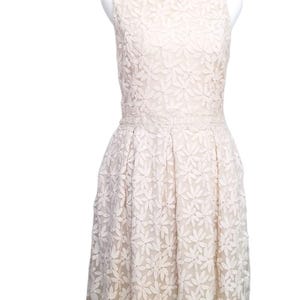 Dress Isaac Mizrahi, Sleeveless ivory soft lace dress with beaded waistline and side pockets size 6, Vintage, Designer Dress