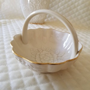 Lenox Vintage Peony 1984 Cream Color Porcelain Handle Bowl, Matches Marriage Plate and Sculpted Roses, Pretty Bone China, Gold Trim