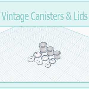 Puede incluir: Tres botes de metal vintage con tapas. Los botes son de diferentes tamaños y están dispuestos en forma de pirámide. Los botes son plateados y tienen un acabado liso.