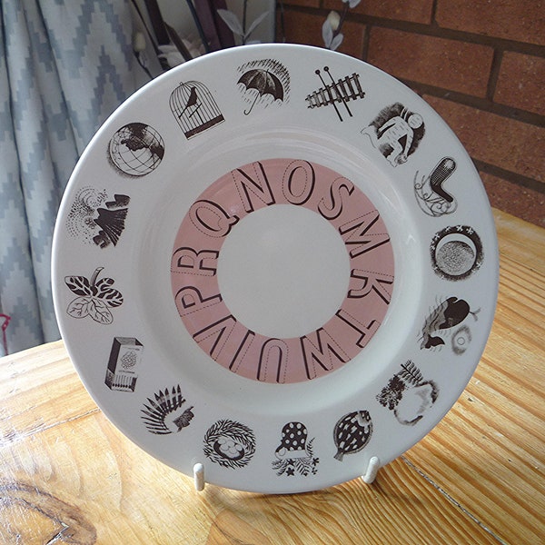 Eric RAVILIOUS - 18cm Wedgwood Pink Alphabet Plate for the Brighton Museum