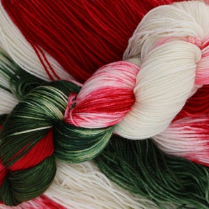 Handgefärbtes Garn, bunte Wolle, Superwash für Socken, Schals, Accessoires, Urlaub inspiriert, Indie Dyed