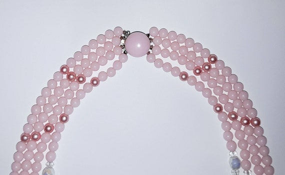 Mid-Century Pink Lucite and AB Opaline Glass Bead… - image 5