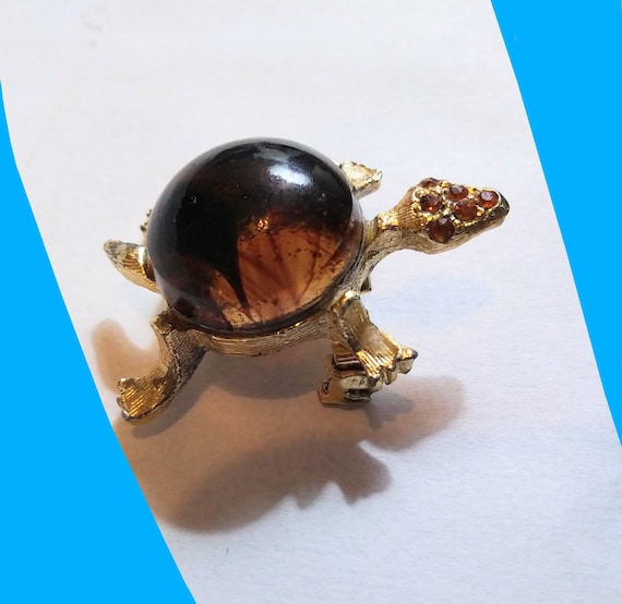 Classic Vintage Turtle Brooch with Beautiful Larg… - image 1
