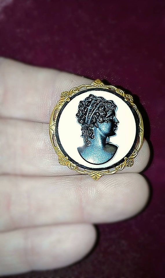 Vintage Milk Glass and Black Lucite Cameo Brooch … - image 2