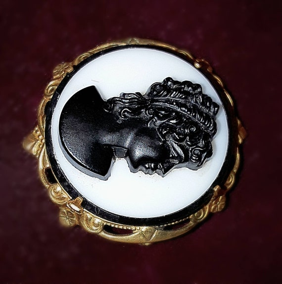 Vintage Milk Glass and Black Lucite Cameo Brooch … - image 6